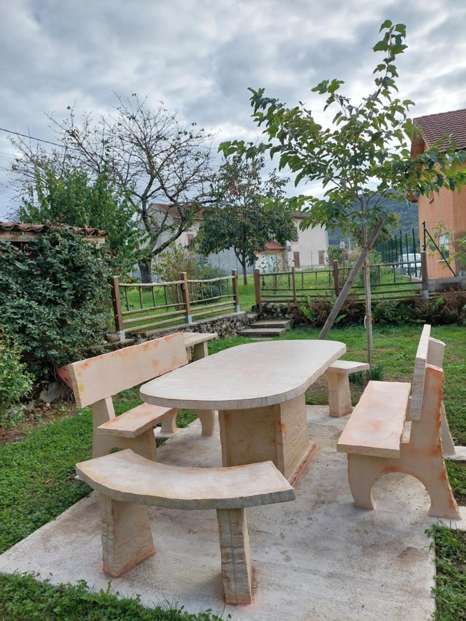 Vila Les Copains D'Abord Beaucroissant Exteriér fotografie
